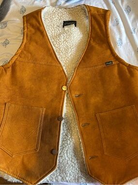 Wrangler Suede Sherpa-Lined Vest in Camel/Tan